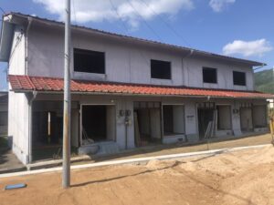 施工前のアパート全体の写真