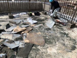 FRP張り替えの施行中の写真