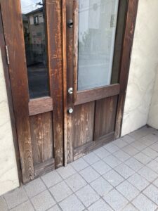 外部木製ドア塗り替え