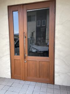 外部木製ドア塗り替え