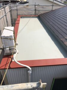 ウレタン厚膜防水　の施行中の写真