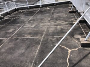 ウレタン通気緩衝工法の施工前の写真