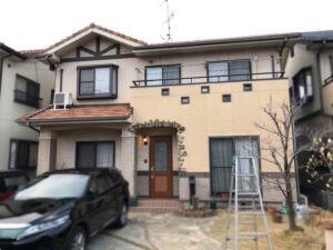 福山・外壁塗装・施工前・外壁のひび割れ