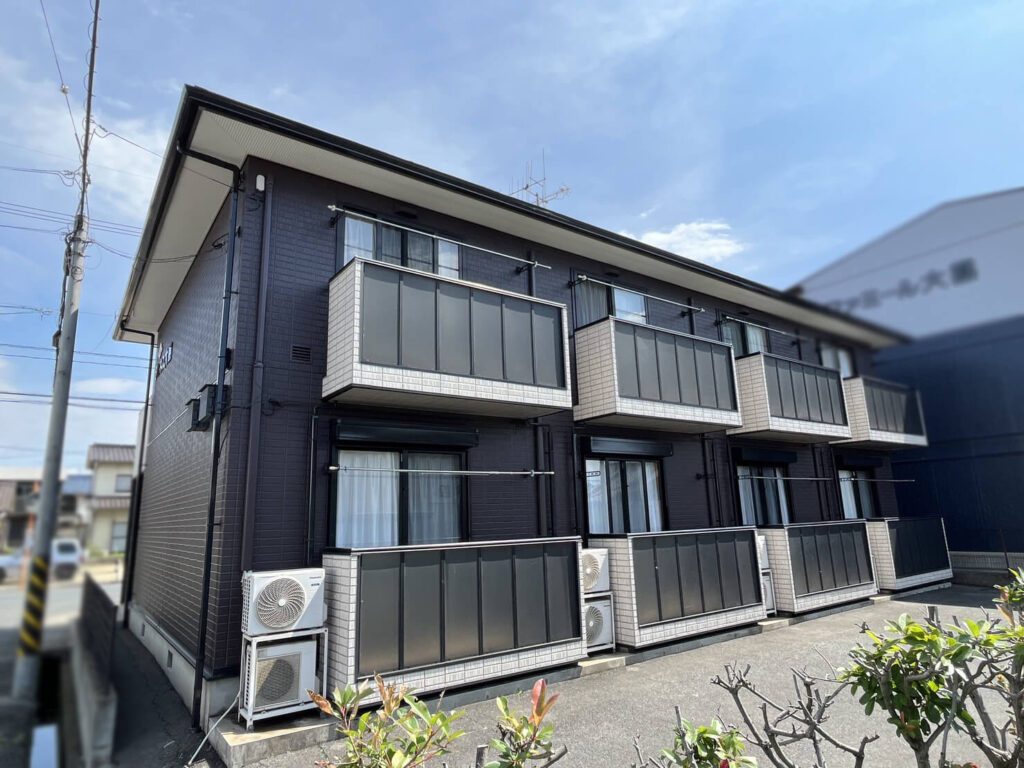 施工が完了したアパートのおしゃれ外壁